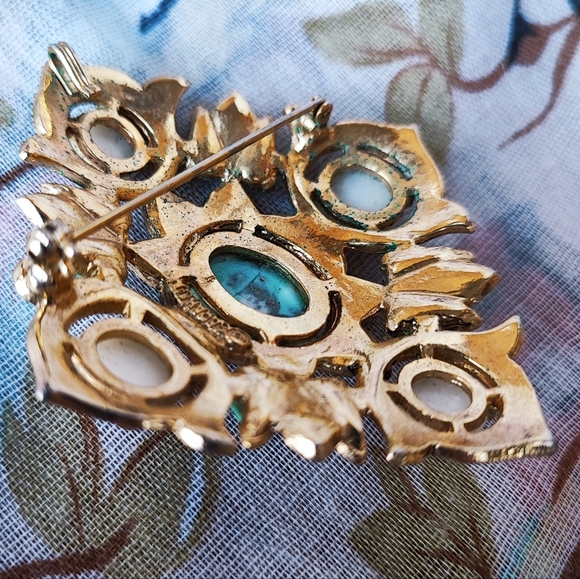 Sarah Coventry Faux Pearl and Turquoise Gold Tone Signed Vintage Brooch EUC - Picture 3 of 7